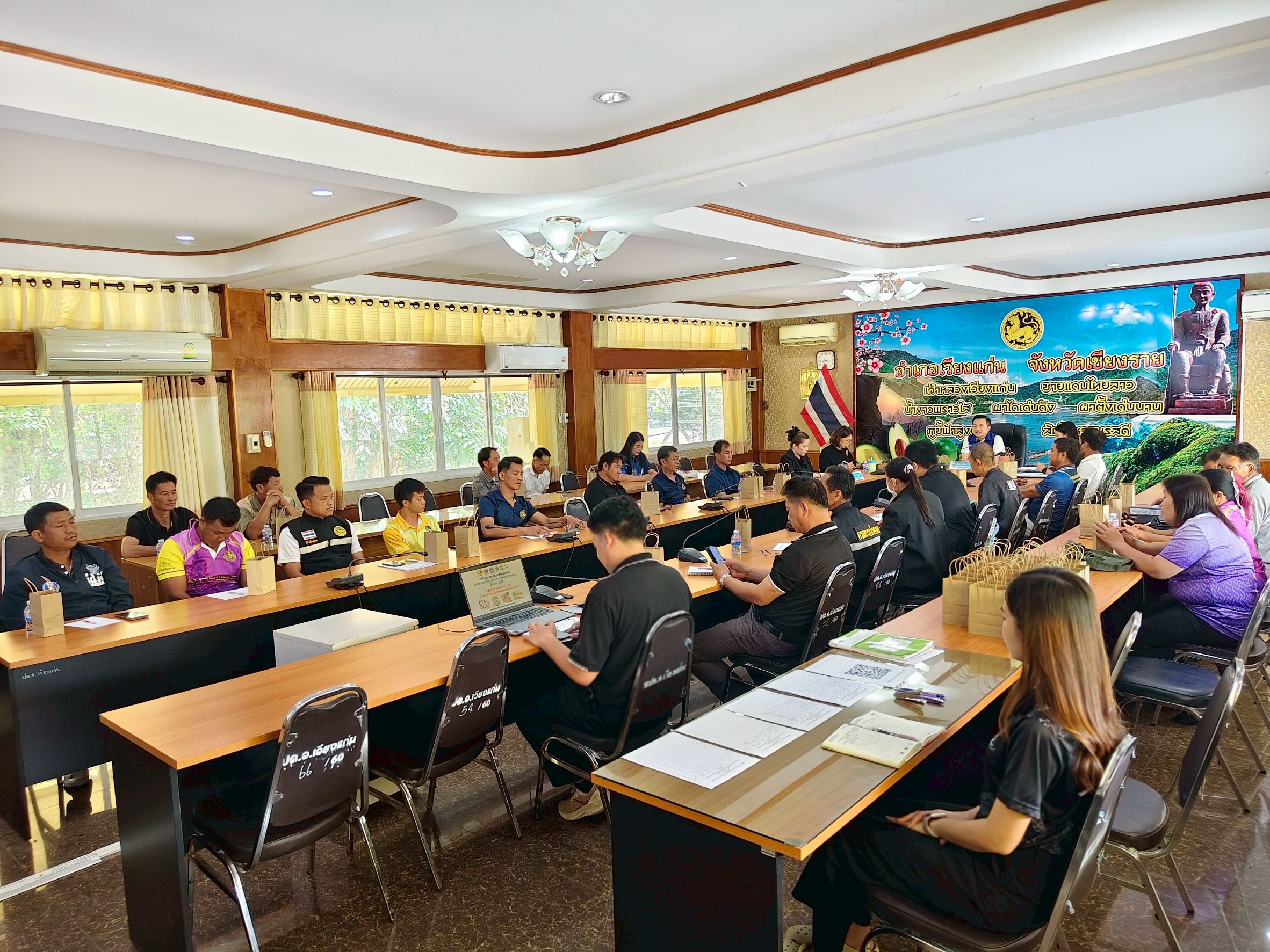 🏡 พช.เวียงแก่น ดำเนินการประชุมทบทวนการดำเนินงานโครงการแก้ไขปัญหาความยากจน (กข.คจ.) ประจำปี 2569