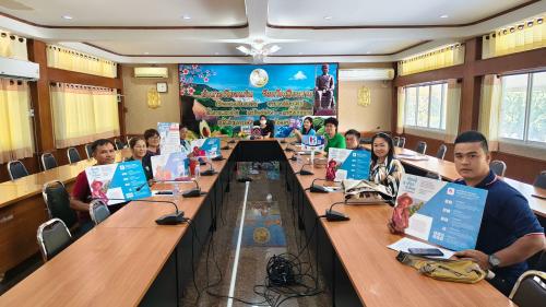 สำนักงานพัฒนาชุมชนอำเภอเวียงแก่น ร่วมกับผู้นำอาสาพัฒนาชุมชนอำเภอเวียงแก่น ประชาสัมพันธ์ขอเชิญชวนทุกท่านดาวน์โหลดแพลตฟอร์ม “Click ชุมชน” และ “Shop ชุมชน”